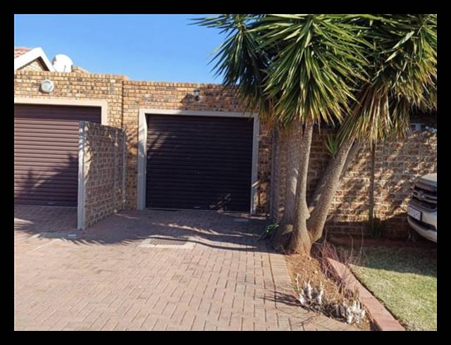 2 BEDROOM TOWNHOUSE TO LET IN BRENTWOOD PARK AH